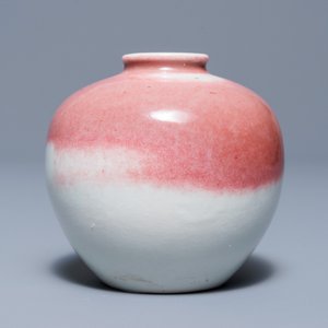 Un vase globulaire en porcelaine de Chine monochrome peau de pêche, 19/20ème — photo 3