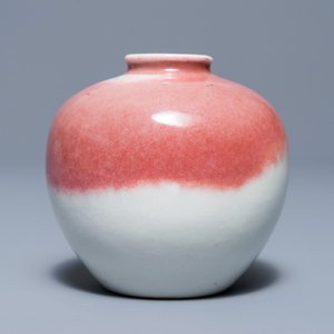 Un vase globulaire en porcelaine de Chine monochrome peau de pêche, 19/20ème — photo 4