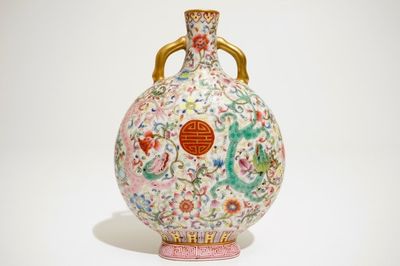 Un vase gourde famille rose aux dragons, 20ème