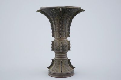 Un vase gu en bronze, Chine, fin de la Dynastie Ming