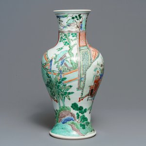 Un vase 'Hong Men Yan' en porcelaine de Chine famille verte, Kangxi — photo 3