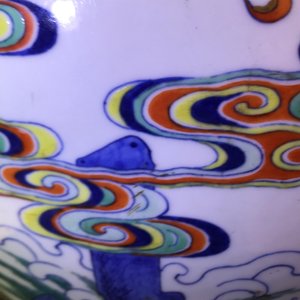 Un vase impérial en porcelaine de Chine doucai à décor de dragons, marque et époque de Qianlong — photo 22