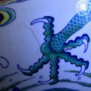 Un vase impérial en porcelaine de Chine doucai à décor de dragons, marque et époque de Qianlong — photo 23