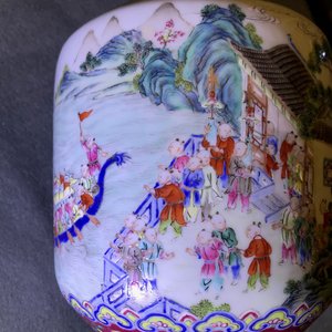 Un vase impérial en porcelaine de Chine famille rose, marque et époque de Jiaqing — photo 18