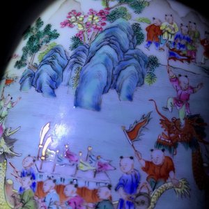Un vase impérial en porcelaine de Chine famille rose, marque et époque de Jiaqing — photo 27