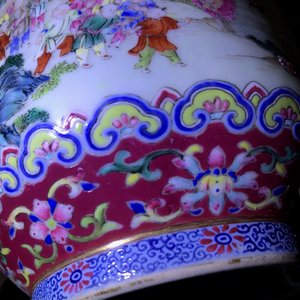 Un vase impérial en porcelaine de Chine famille rose, marque et époque de Jiaqing — photo 30