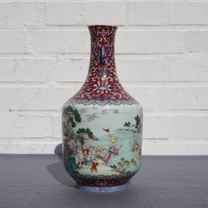 Un vase impérial en porcelaine de Chine famille rose, marque et époque de Jiaqing — photo 46