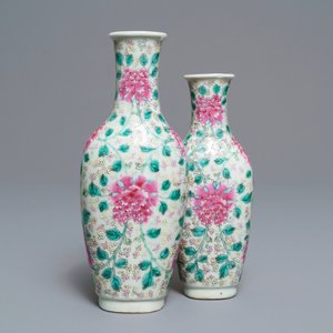 Un vase jumeau en porcelaine de Chine famille rose, 19ème — photo 2