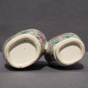 Un vase jumeau en porcelaine de Chine famille rose, 19ème — photo 9