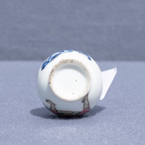 Un vase miniature en porcelaine de Chine famille rose à décor 'Wu Shuang Pu', 19ème — photo 9