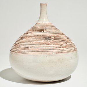 Un vase moderniste aux émaux blancs à décor sgraffito, Perignem, 2ème moitié du 20ème — photo 4