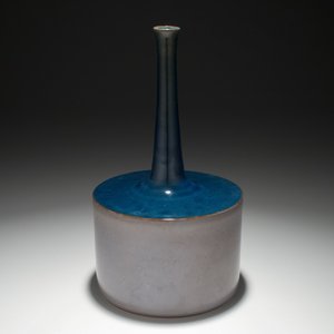 Un vase moderniste de forme bouteille en gris et bleu, Perignem, 2ème moitié du 20ème — photo 1