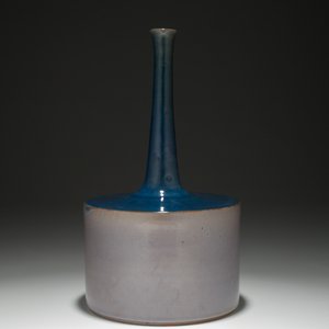 Un vase moderniste de forme bouteille en gris et bleu, Perignem, 2ème moitié du 20ème — photo 2