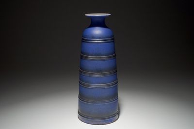 Un vase moderniste de forme conique aux emaux mats, Perignem, 2ème moitié du 20ème