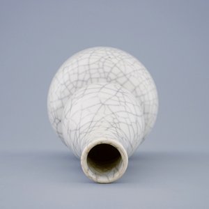 Un vase monochrome de forme double gourde en porcelaine de Chine craquelé, 19ème — photo 5
