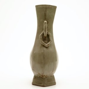 Un vase monochrome en porcelaine de Chine céladon, 19ème — photo 4