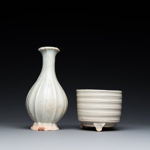 Un vase mural et un brûle-parfum en porcelaine de Chine qingbai, Song — photo 2