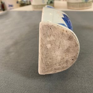 Un vase murale en porcelaine de Chine wucai, époque Transition — photo 10