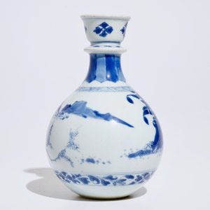 Un vase ou base de huqqah en porcelaine de Chine bleu et blanc, Kangxi — photo 4