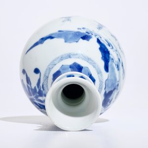 Un vase ou base de huqqah en porcelaine de Chine bleu et blanc, Kangxi — photo 6