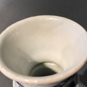 Un vase ou base de huqqah en porcelaine de Chine bleu et blanc, Kangxi — photo 8