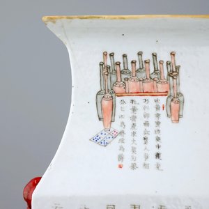 Un vase quadrangulaire en porcelaine de Chine à décor de Wu Shuang Pu, 19ème — photo 6