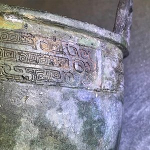 Un vase rituel de forme ding en bronze à inscription, Dynastie Des Zhou Occidentaux (11ème - 8ème a.J-C) — photo 11
