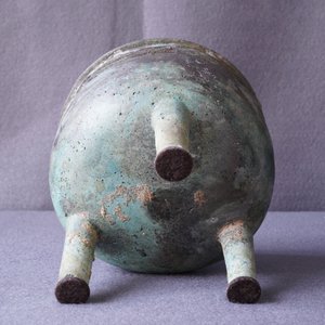 Un vase rituel de forme ding en bronze à inscription, Dynastie Des Zhou Occidentaux (11ème - 8ème a.J-C) — photo 30