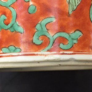 Un vase rouleau en porcelaine de Chine famille verte sur fond rouge de corail, Kangxi — photo 8