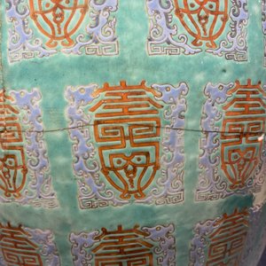 Un vase 'Shou' en porcelaine de Chine famille rose à fond turquoise à décor d'immortels, Qianlong — photo 16