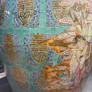 Un vase 'Shou' en porcelaine de Chine famille rose à fond turquoise à décor d'immortels, Qianlong — photo 18