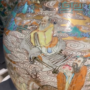 Un vase 'Shou' en porcelaine de Chine famille rose à fond turquoise à décor d'immortels, Qianlong — photo 22
