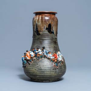 Un vase Sumida Gawa à décor appliqué d'enfants et de singes, Meiji, 19/20ème — photo 3