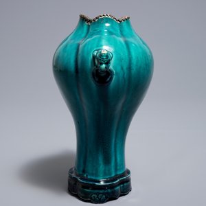 Un vase sur socle en porcelaine de Chine turquoise monochrome, 18ème — photo 4