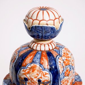 Un vase sur socle en porcelaine Imari et un modèle d'une bijin en porcelaine Kutani, Japon, Meiji, 19ème — photo 8