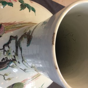Un vase tianqiuping aux oiseaux sur branches fleuries en porcelaine de Chine famille rose, 19/20ème — photo 13