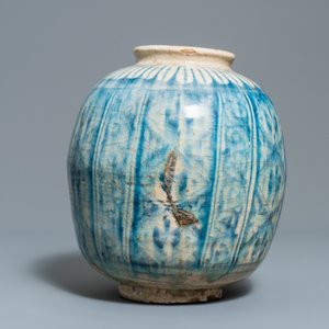 Un vase, un bol et un plat en céramique persane en bleu et blanc, Syrie et/ou Iran, 18/19ème — photo 4