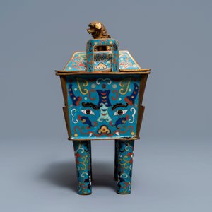 Un vase, un brûle-parfum, un panneau ruyi et une paire de daims en émaux cloisonnés, Chine, 18ème et après — photo 4