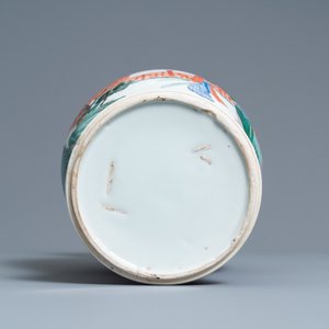 Un vase, un plat et un bol en porcelaine de Chine famille rose, 19ème — photo 9