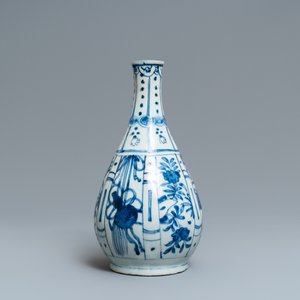 Un vase, un plat, un bol au corbeau et une coupe en porcelaine de Chine en bleu et blanc de type kraak, Wanli — photo 7