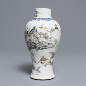 Un vase, une théière et une tasse et soucoupe en porcelaine de Chine grisaille et famille rose, Yongzheng/Qianlong — photo 3