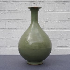Un vase yuhuchunping en porcelaine de Chine céladon de Longquan, Yuan — photo 15