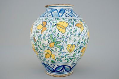 Un "vaso a palla" en majolique de Caltagirone, 18ème