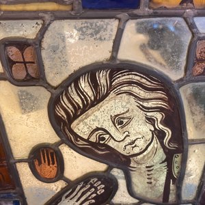 Un vitrail composé d'éléments en verre peint et teinté, France, 13ème et après — photo 15
