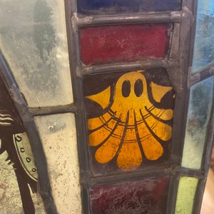 Un vitrail composé d'éléments en verre peint et teinté, France, 13ème et après — photo 17