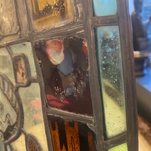 Un vitrail composé d'éléments en verre peint et teinté, France, 13ème et après — photo 5