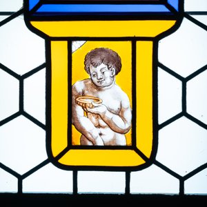 Un vitrail composé d'éléments en verre peint et teinté, France, 16ème — photo 9