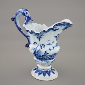 Une aiguière casque en faïence de Delft, vers 1760 — photo 1
