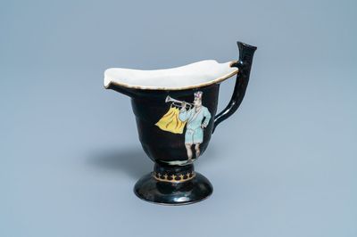 Une aiguière casque en porcelaine de Chine à décor de trompettes sur fond noir d'après Pronk, Qianlong