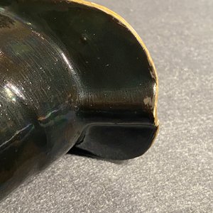 Une aiguière casque en porcelaine de Chine à décor de trompettes sur fond noir d'après Pronk, Qianlong — photo 12